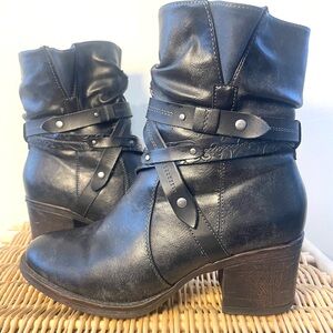 GC Black‎ Leather Troy Heeled Boots